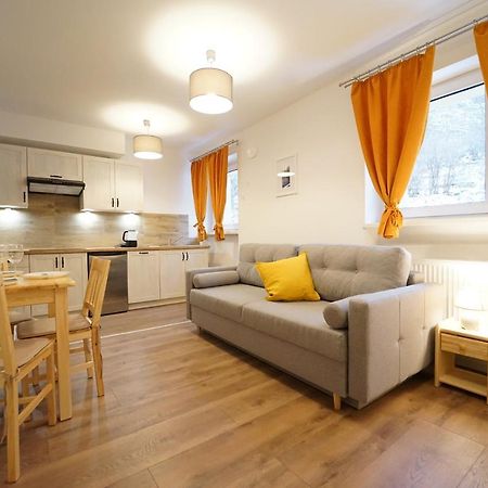 Apartamenty Everysky - Jeleniogorska 1A シクラルスカ・ポレンバ エクステリア 写真