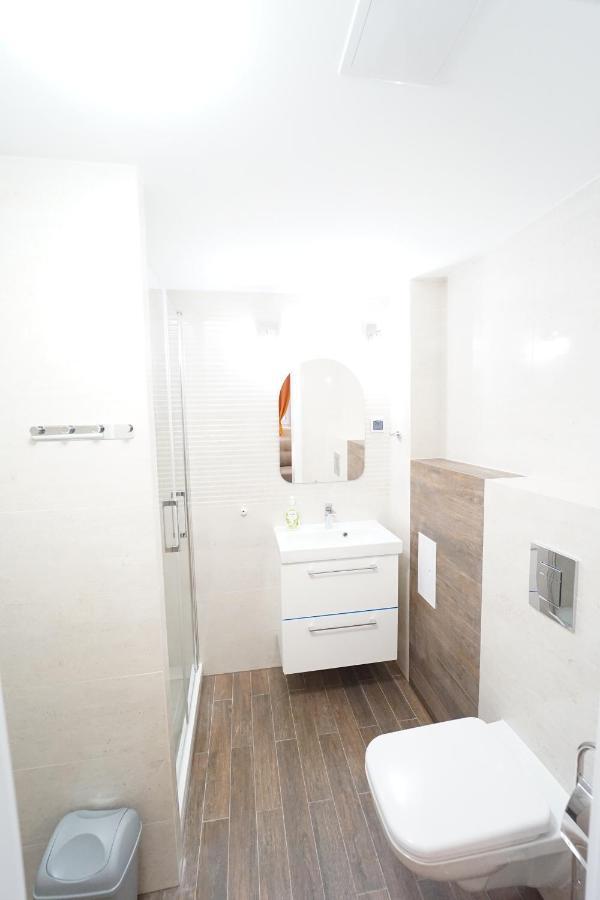 Apartamenty Everysky - Jeleniogorska 1A シクラルスカ・ポレンバ エクステリア 写真